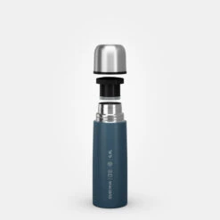 Quechua Bouteille Isotherme Inox 0,4L Avec Gobelet Pour La Randonnée - Bleu -Petromax Soldes Boutique bouteille isotherme inox 04l avec gobelet pour la randonnee bleu 7