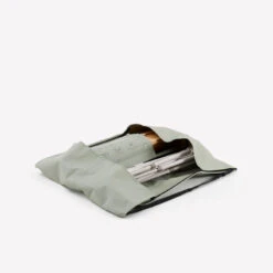 Quechua TABLE DE CAMPING COMPACTE 4/6 PERSONNES - PLATEAU BOIS - POCHE DE RANGEMENT -Petromax Soldes Boutique table de camping compacte 46 personnes plateau bois poche de rangement 3