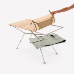 Quechua TABLE DE CAMPING COMPACTE 4/6 PERSONNES - PLATEAU BOIS - POCHE DE RANGEMENT -Petromax Soldes Boutique table de camping compacte 46 personnes plateau bois poche de rangement 7